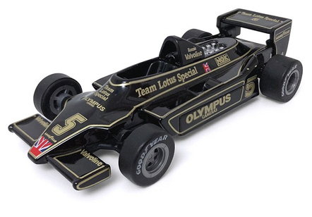 サントリー BOSS ロータスコレクション フォーミュラーカーダイキャストプルバック 1978 Team Lotus 79